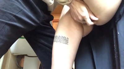 Пръскане в училищната тоалетна, истински пенест оргазъм - учителят ми направи всичко възможно